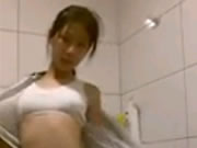 สาวบริสุทธิ์อาบน้ํา